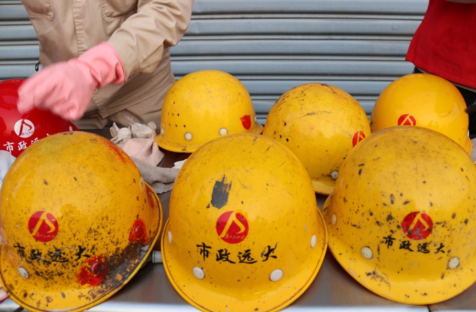 1646624268507057.jpg 南昌市政遠(yuǎn)大團(tuán)支部開(kāi)展“為產(chǎn)線(xiàn)員工清洗安全帽”活動(dòng)691.jpg