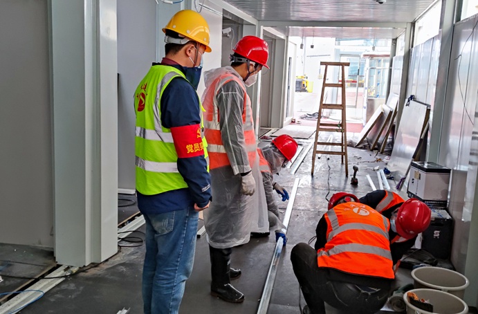 1648339114741192.jpg 南昌市政建設(shè)集團(tuán)黨旗在項(xiàng)目一線高高飄揚(yáng)6913.jpg