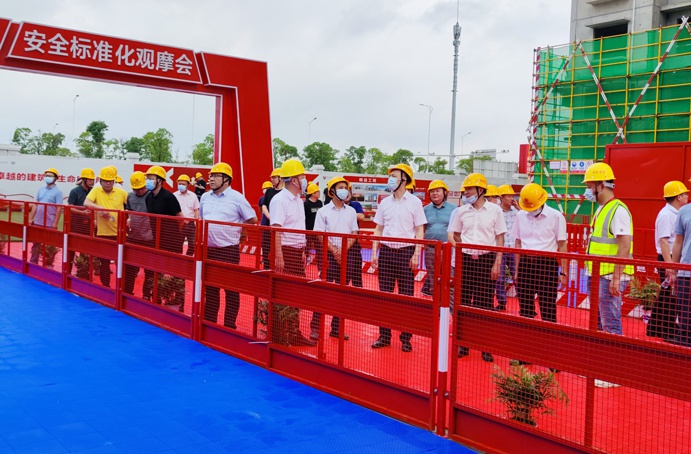 市政公用集團(tuán)葛威敏帶隊到秦坊安置房項目現(xiàn)場觀摩 市政公用集團(tuán)葛威敏帶隊到秦坊安置房項目現(xiàn)場觀摩