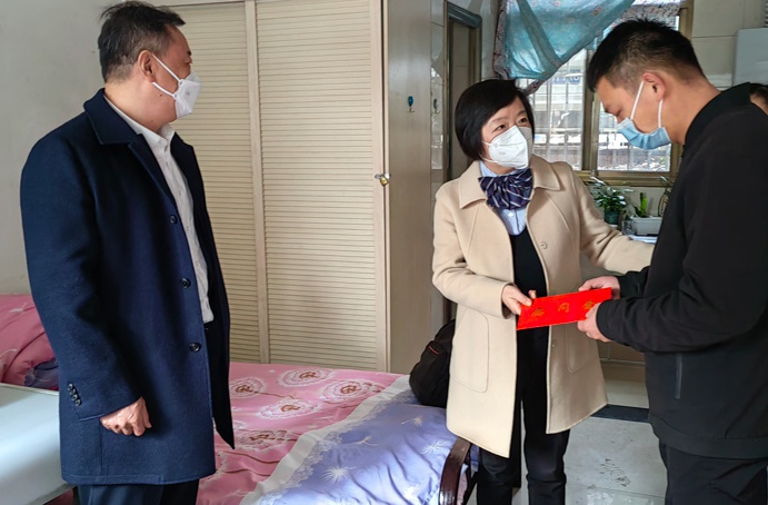 南昌市政建設(shè)集團開展春節(jié)“送溫暖”走訪慰問活動 南昌市政建設(shè)集團開展春節(jié)“送溫暖”走訪慰問活動