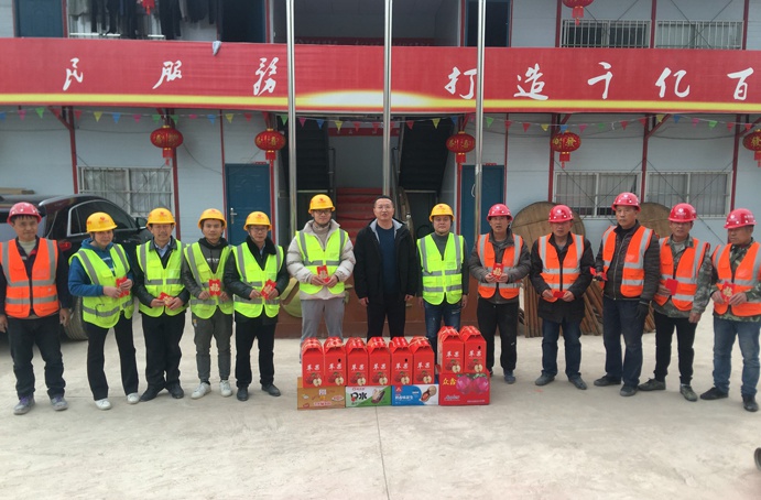 黨委副書記、總經(jīng)理王海龍深入贛州谷山公寓項(xiàng)目開展春節(jié)慰問