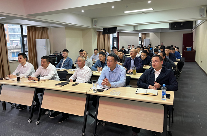 南昌市政建設(shè)集團組織召開建設(shè)工程案例解析與防電信詐騙專題培訓(xùn)